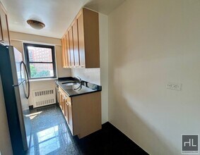Fourth Avenue in New York, NY - Building Photo - Building Photo