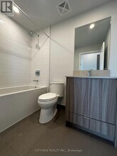 430-4430 Square One Dr in Mississauga, ON - Building Photo - Building Photo
