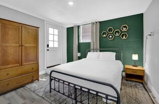 2364 Lilla Cir SW in Atlanta, GA - Building Photo