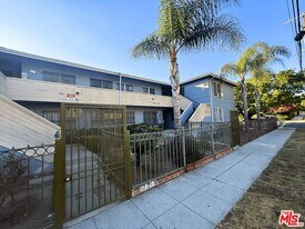 883 N Hoover St in Los Angeles, CA - Building Photo