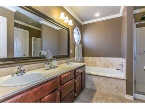 5075 Waverly Rd in Fayetteville, AR - Foto de edificio - Building Photo