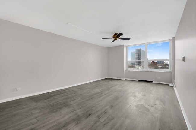 720 W Gordon Ter, Unit 7F in Chicago, IL - Building Photo - Building Photo