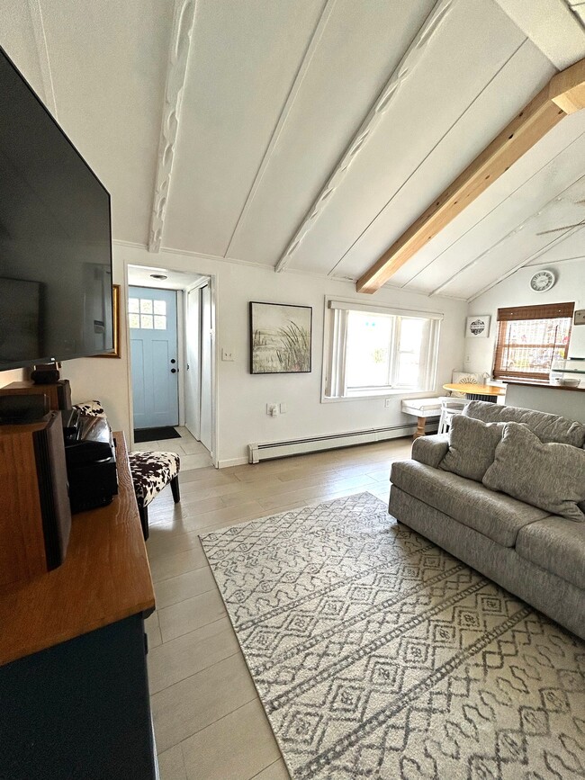 800 S 6th St in Lindenhurst, NY - Foto de edificio - Building Photo