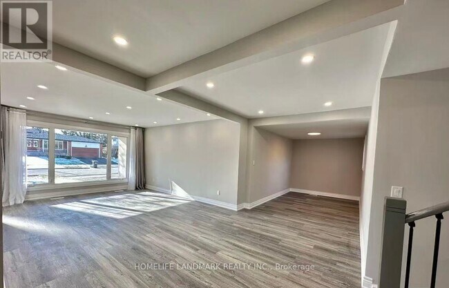 2421 Speyside Dr in Mississauga, ON - Building Photo - Building Photo