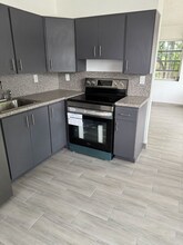 1820 NW 34th St-Unit -1 in Miami, FL - Building Photo - Building Photo