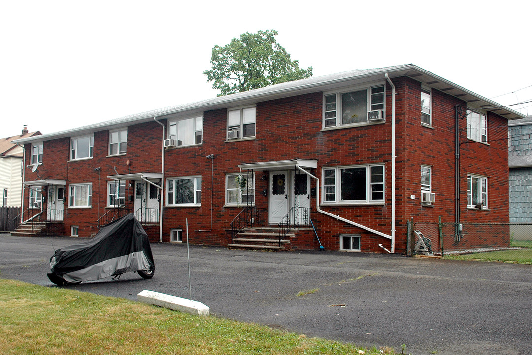 210 Walter St in Linden, NJ - Foto de edificio