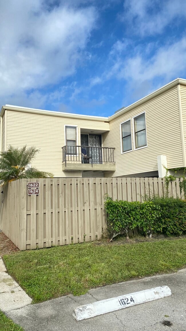 property at 1622 Shaker Cir