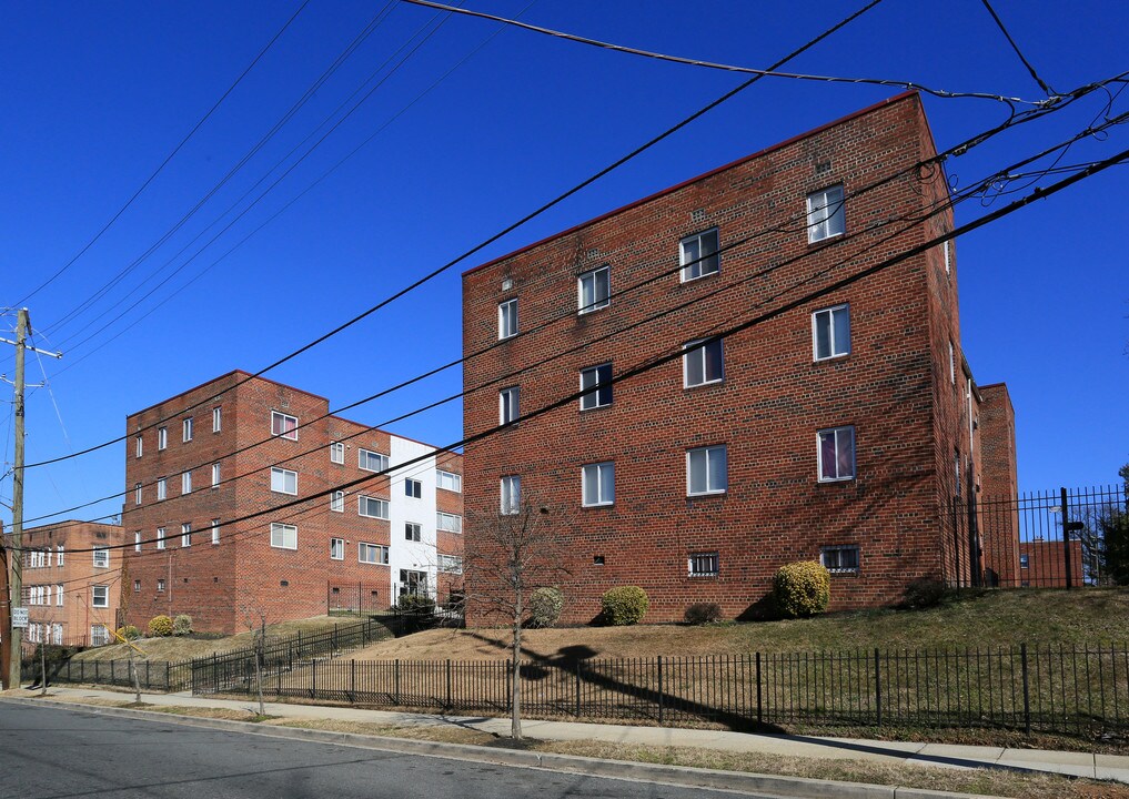 10 Halley Pl SE in Washington, DC - Building Photo