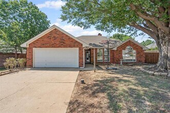322 Kessler Dr in Euless, TX - Building Photo - Building Photo