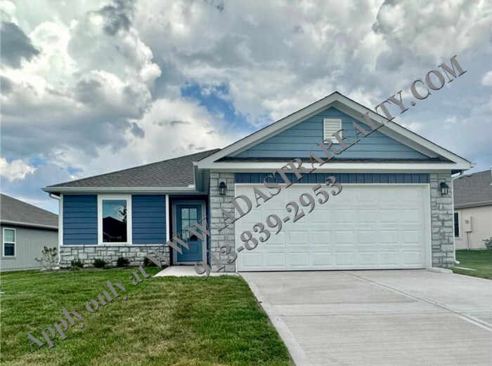 592 W Lanesfield St in Gardner, KS - Building Photo