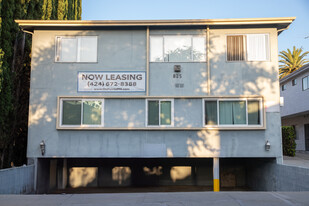 825 Westbourne Dr in West Hollywood, CA - Building Photo