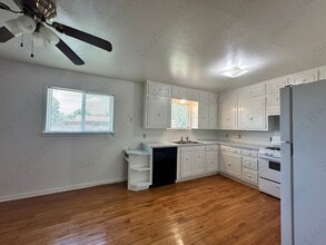 316 W Christopher Dr in Clovis, NM - Building Photo - Building Photo