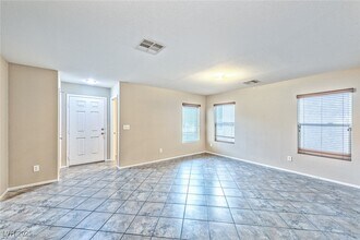 670 Port Talbot Ave in Las Vegas, NV - Building Photo - Building Photo