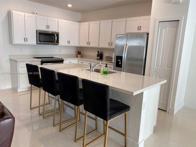 2422 SW 145th Pl in Miami, FL - Building Photo - Building Photo