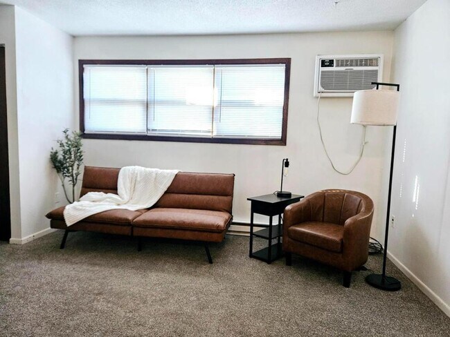 309 W Washington Ave in Howard, SD - Building Photo - Building Photo