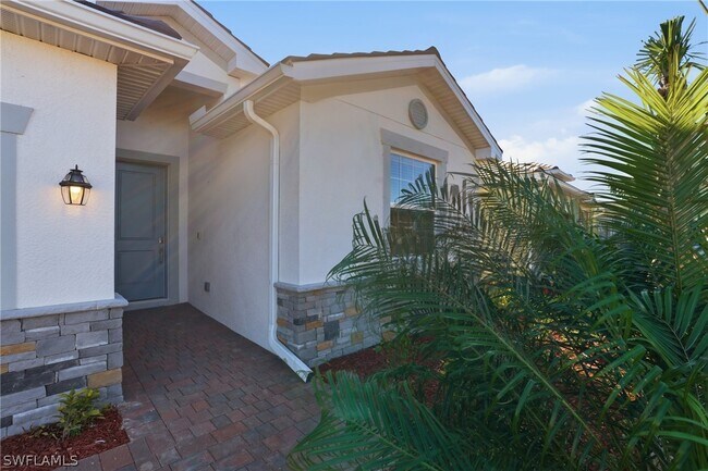 3958 Button Sage Rd in Alva, FL - Building Photo - Building Photo