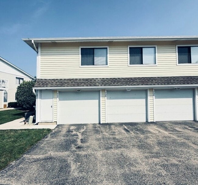 property at 724 Whitesail Dr