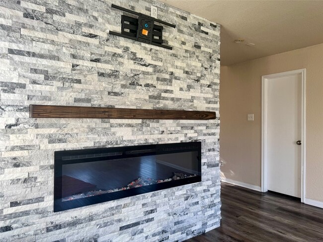 4015 Redwood Arbor Ln in Fresno, TX - Foto de edificio - Building Photo