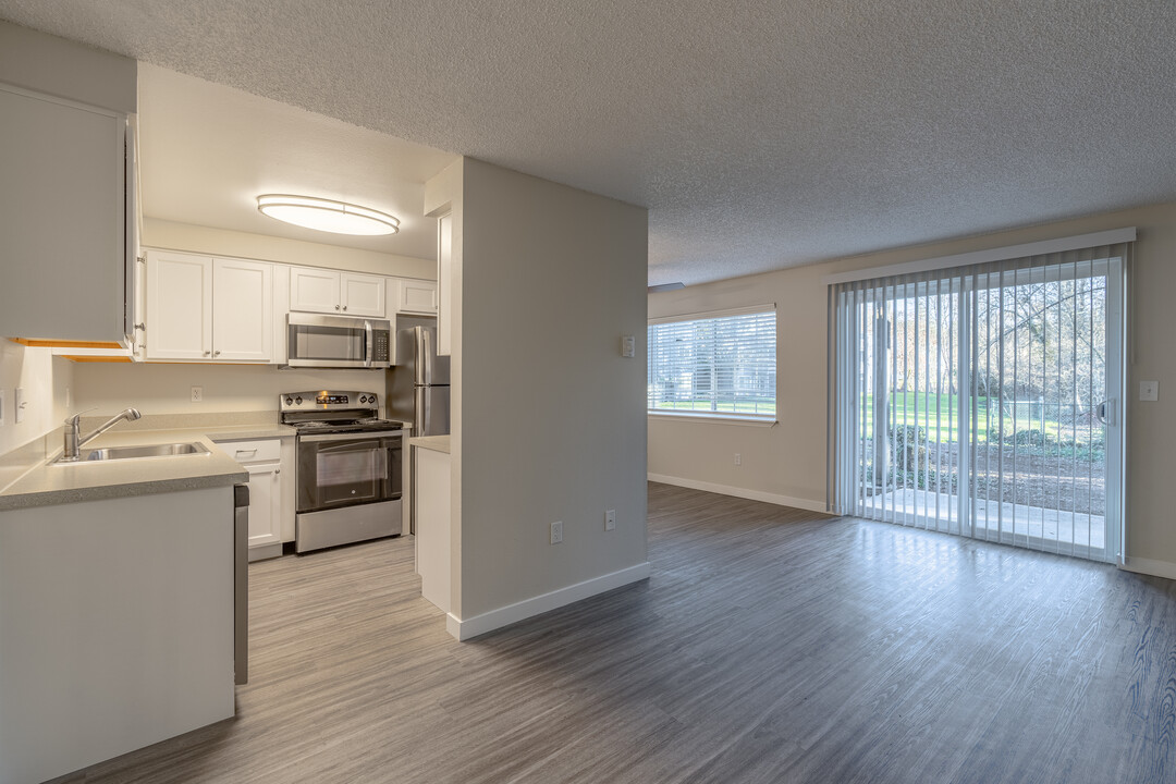 Evanbrook Apartments in Portland, OR - Building Photo