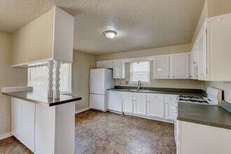 929 Musgrave Blvd in Oklahoma City, OK - Foto de edificio - Building Photo