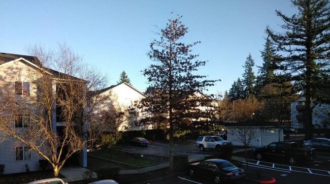 Foster Plaza Apartments in Portland, OR - Foto de edificio - Building Photo