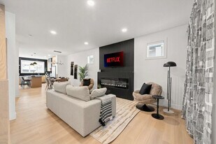 11232-11127 127 St, Unit SI ID1491162P in Edmonton, AB - Building Photo