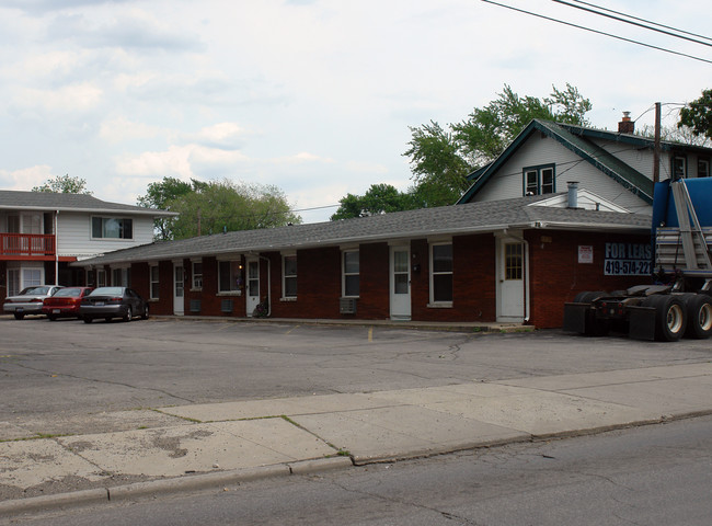 4836 Douglas Rd in Toledo, OH - Building Photo - Building Photo