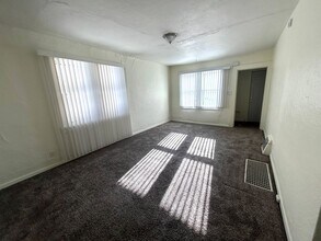 18 8th Ave NW in Minot, ND - Building Photo - Building Photo