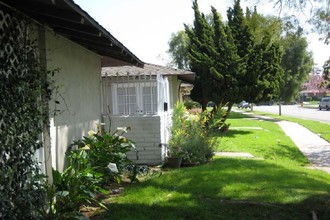 Rosewood Apartments in Orange, CA - Building Photo - Building Photo