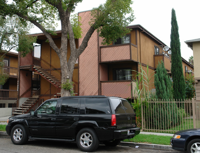 11335 Tiara St in North Hollywood, CA - Foto de edificio - Building Photo