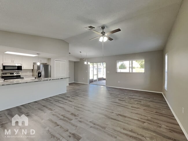 2101 Anchor Ave in Spring Hill, FL - Building Photo - Building Photo