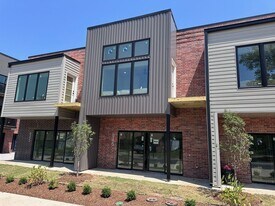 949 SE 10th St in Bentonville, AR - Building Photo