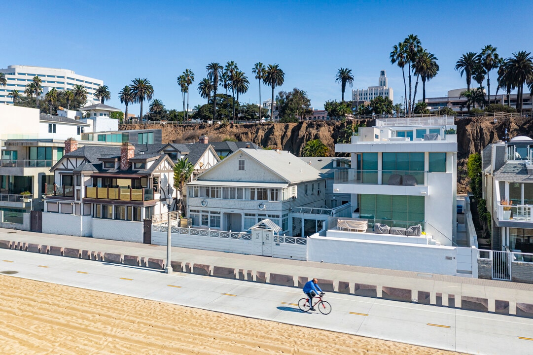 1401 Palisades Beach Rd in Santa Monica, CA - Foto de edificio