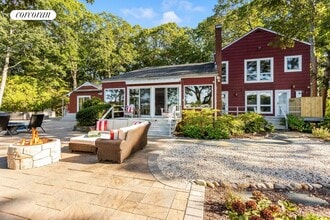 3693 Pine Neck Rd in Southold, NY - Building Photo - Building Photo