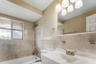 24591 Kelly Rd, Unit 24591-2 - UPG+ in Eastpointe, MI - Foto de edificio - Building Photo