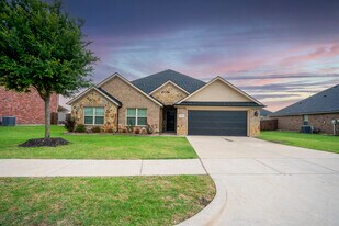 1543 Meadowlake Dr in Waxahachie, TX - Building Photo