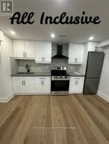 12 Kemano Rd in Aurora, ON - Building Photo