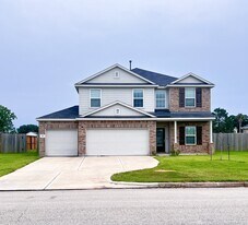 521 Green Meadows Dr in West Columbia, TX - Building Photo