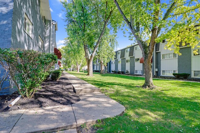 The Flats at Sycamore Creek in Miamisburg, OH - Building Photo - Building Photo