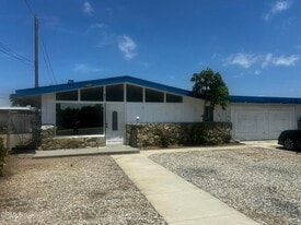 821 E Stroube St in Oxnard, CA - Building Photo