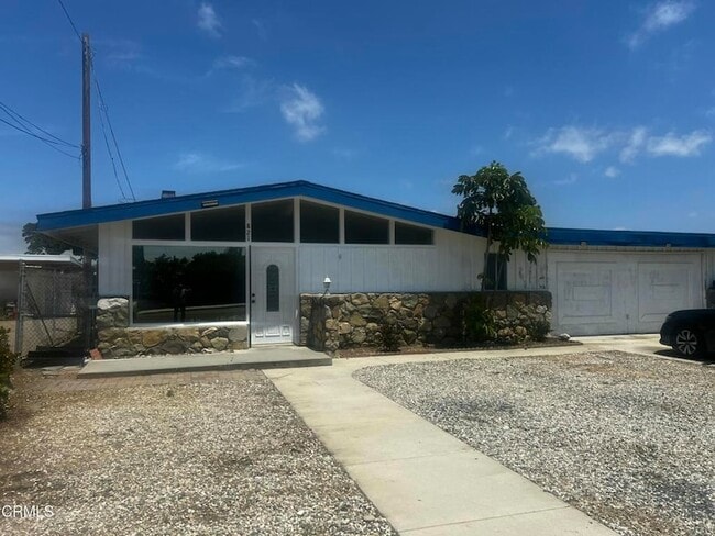 property at 821 E Stroube St