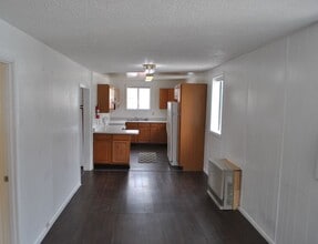 1215 W Pine St in Rawlins, WY - Building Photo - Building Photo