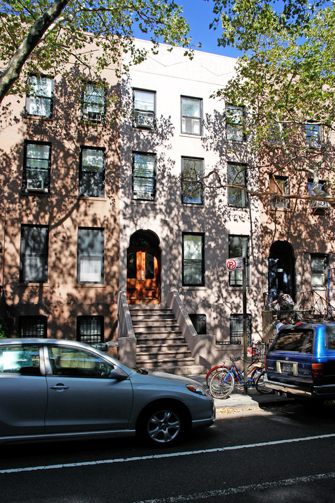 348 Clinton St in Brooklyn, NY - Building Photo