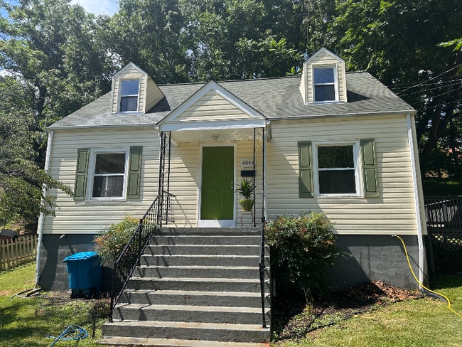 property at 2643 Lansing Dr SW