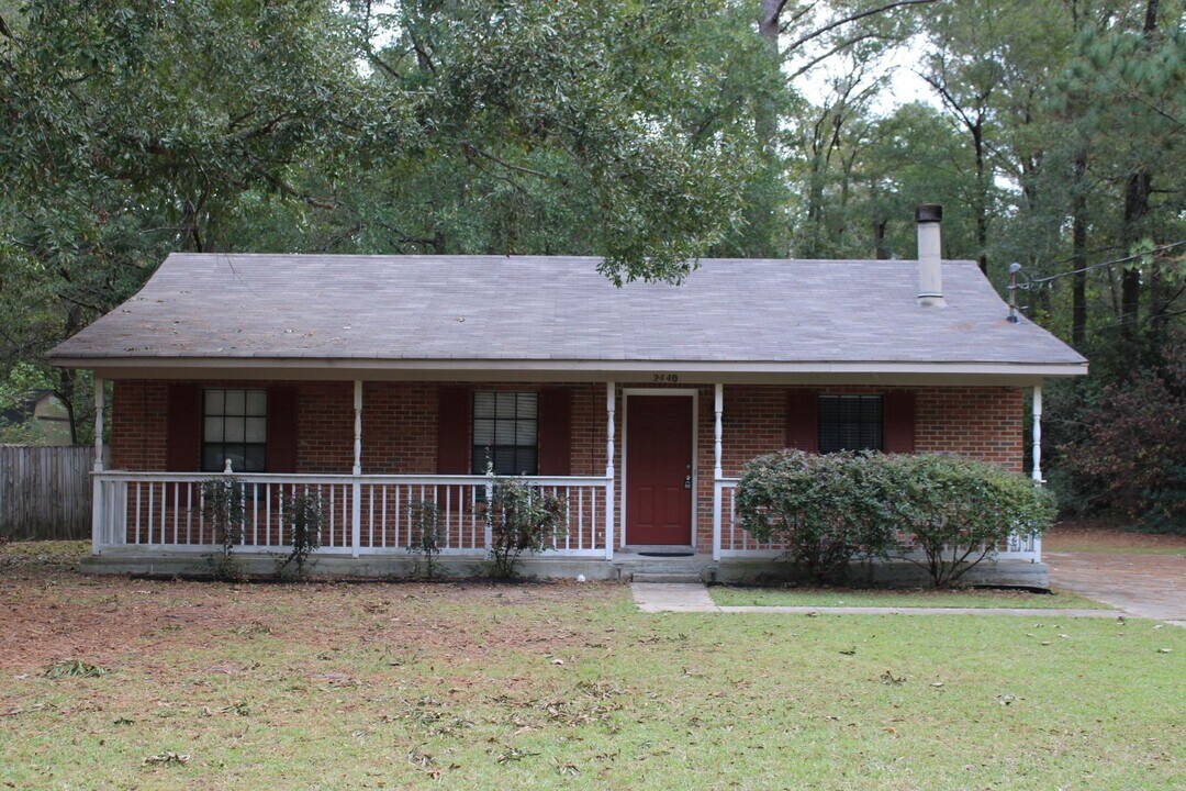 2440 Ellen Ln in Millbrook, AL - Building Photo