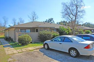 8170 Stonebrook Dr in Pensacola, FL - Foto de edificio - Building Photo