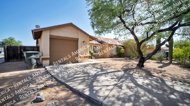 8764 E Almond St in Tucson, AZ - Building Photo - Building Photo
