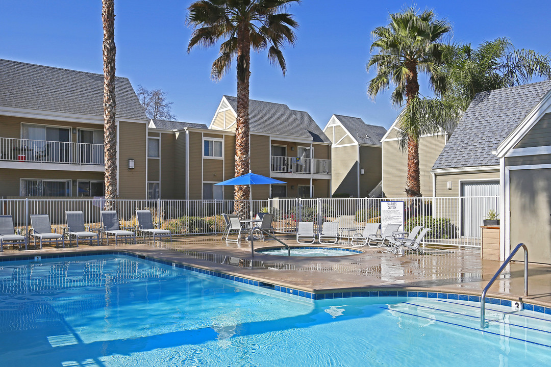 Vista Gardens Apartments in Hemet, CA - Building Photo