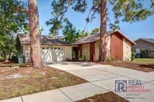 1370 Palmwood Dr in Sarasota, FL - Building Photo