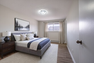 75 Old Chicopee Drive in Kitchener, ON - Building Photo - Building Photo